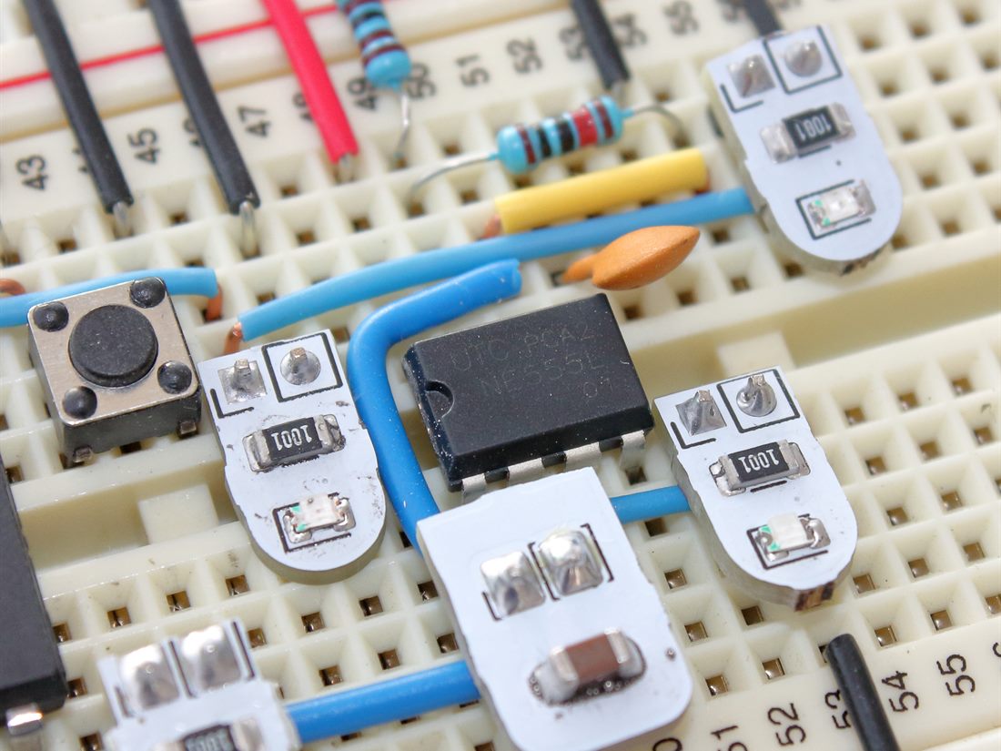 555 timer circuit with SMD LED indicators on a breadboard